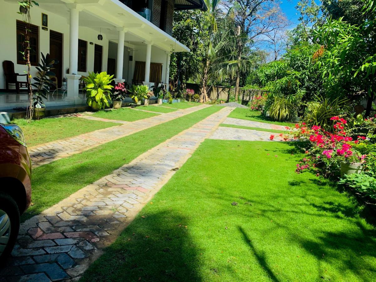 Geethani Tourist Home Polonnaruwa Exterior photo